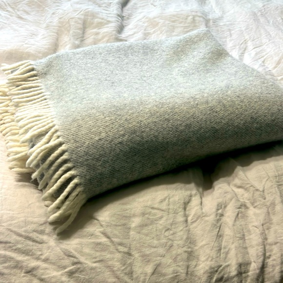 Brooklinen 100% Wool Blanket - Picture 1 of 5